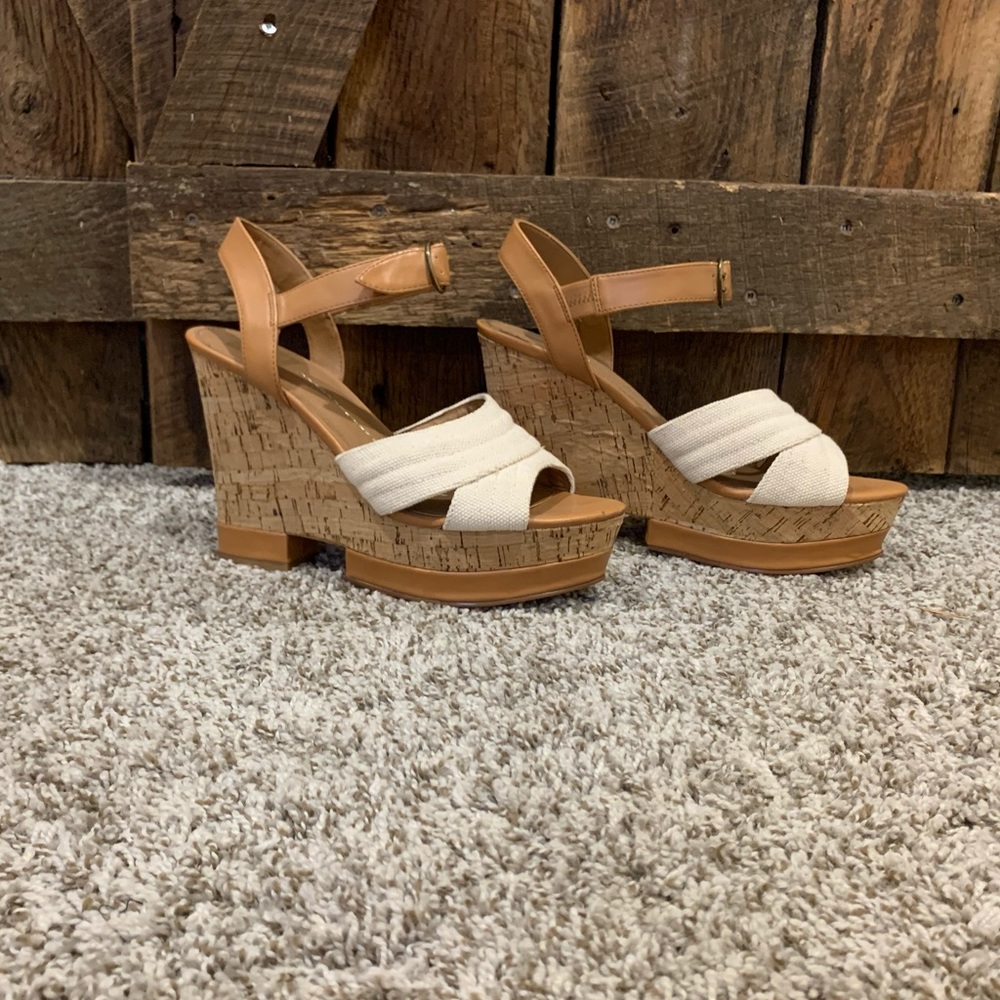Brown and cream wedges